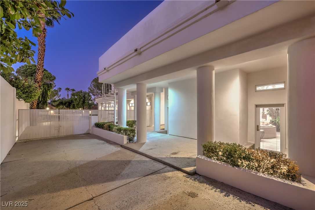 2228 Versailles Court