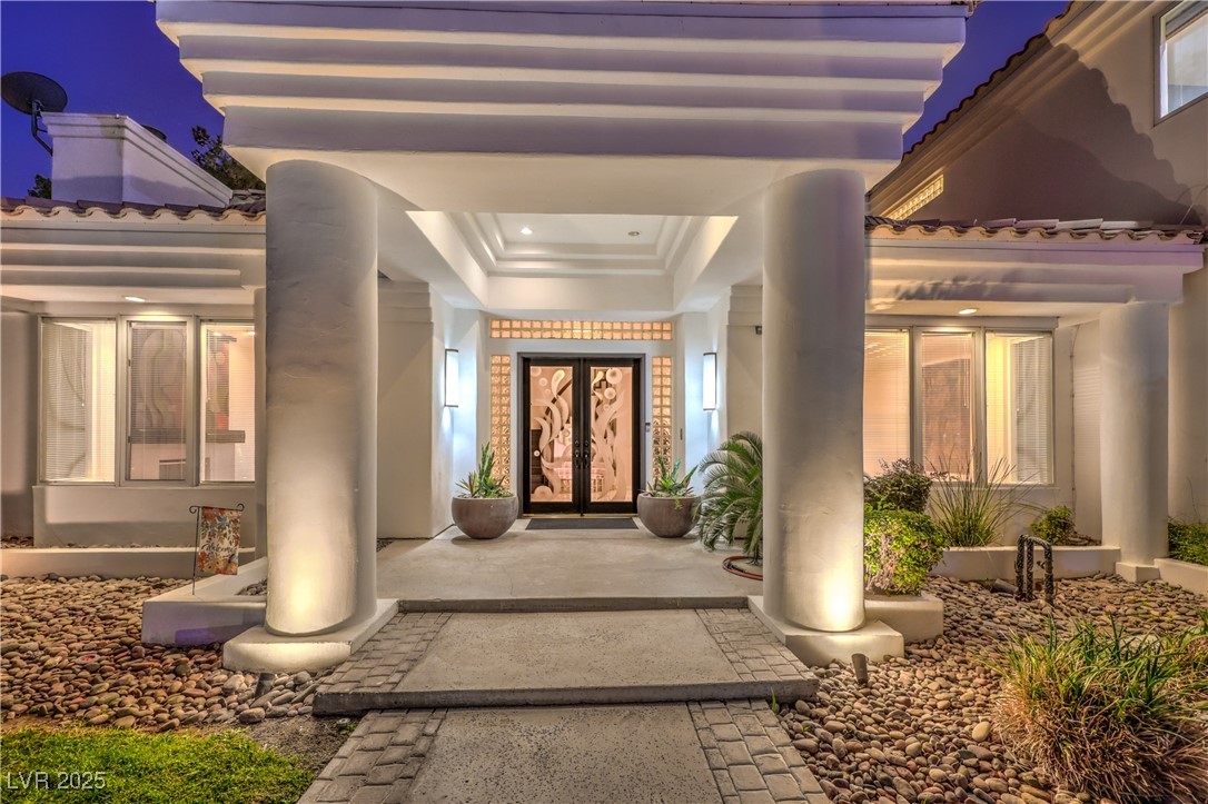 2228 Versailles Court