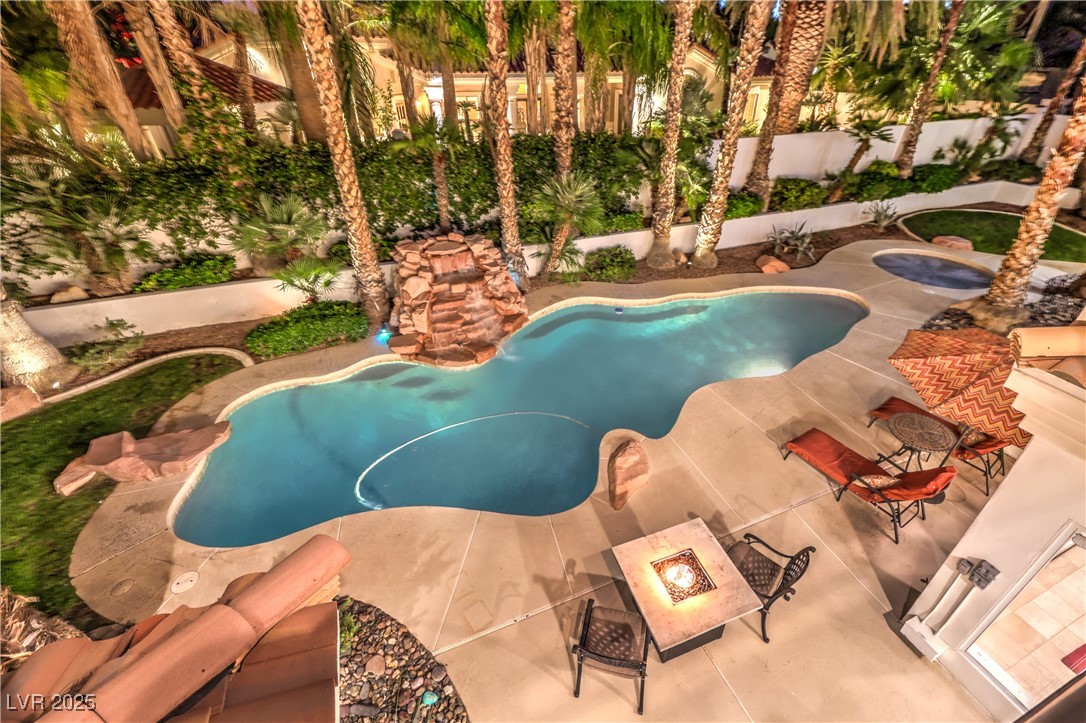 2228 Versailles Court