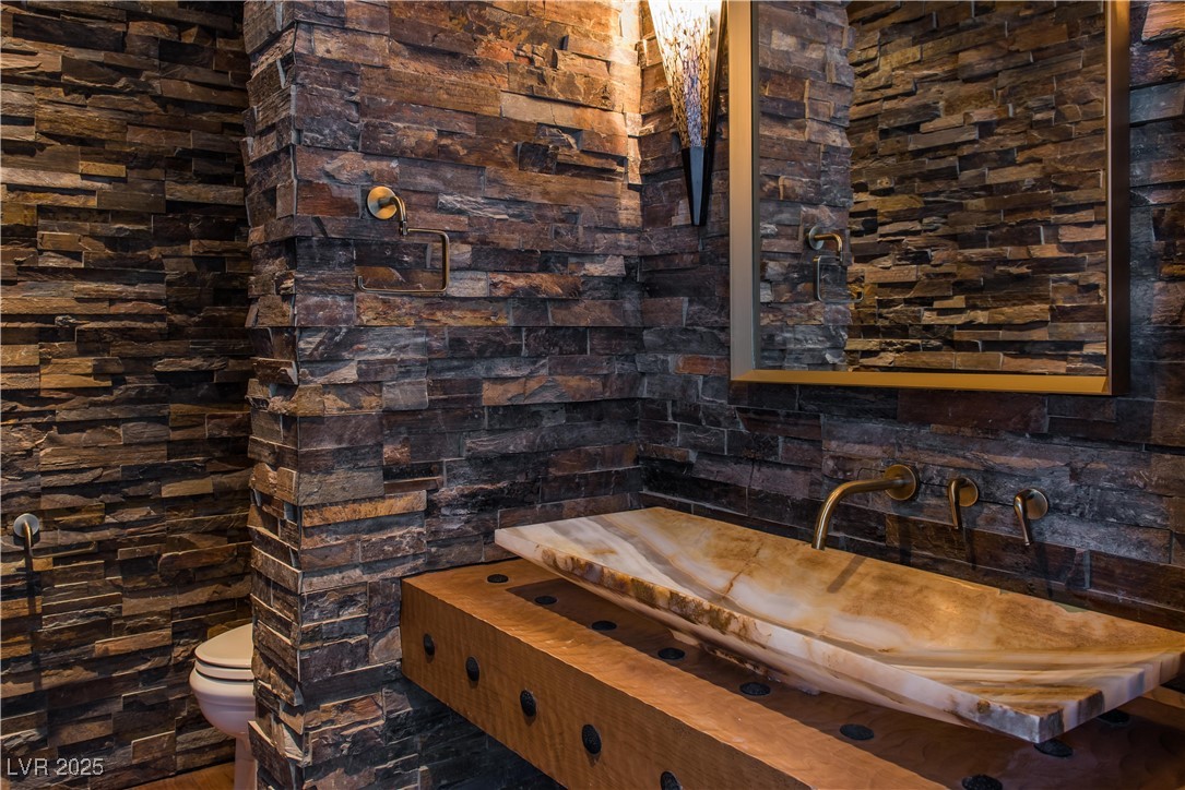 5 Promontory Pointe Lane