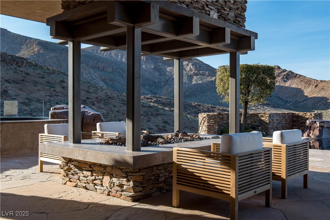 5 Promontory Pointe Lane