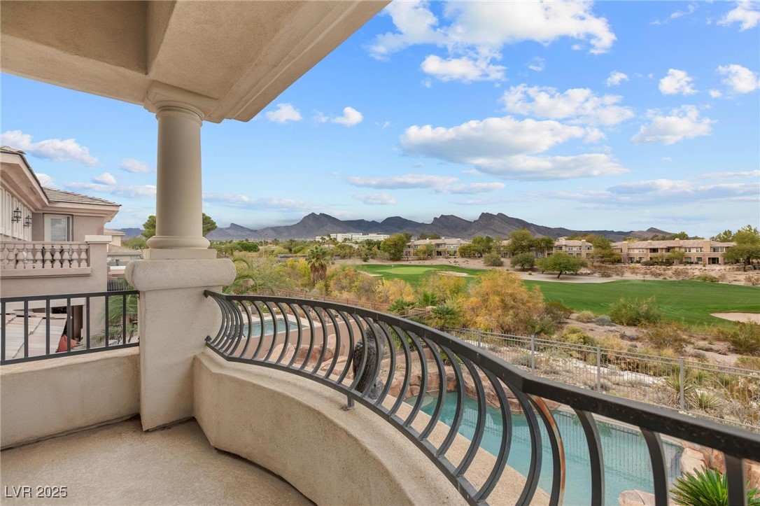 425 Pinnacle Heights Lane