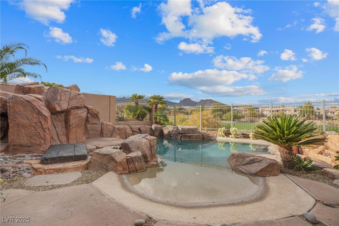 425 Pinnacle Heights Lane