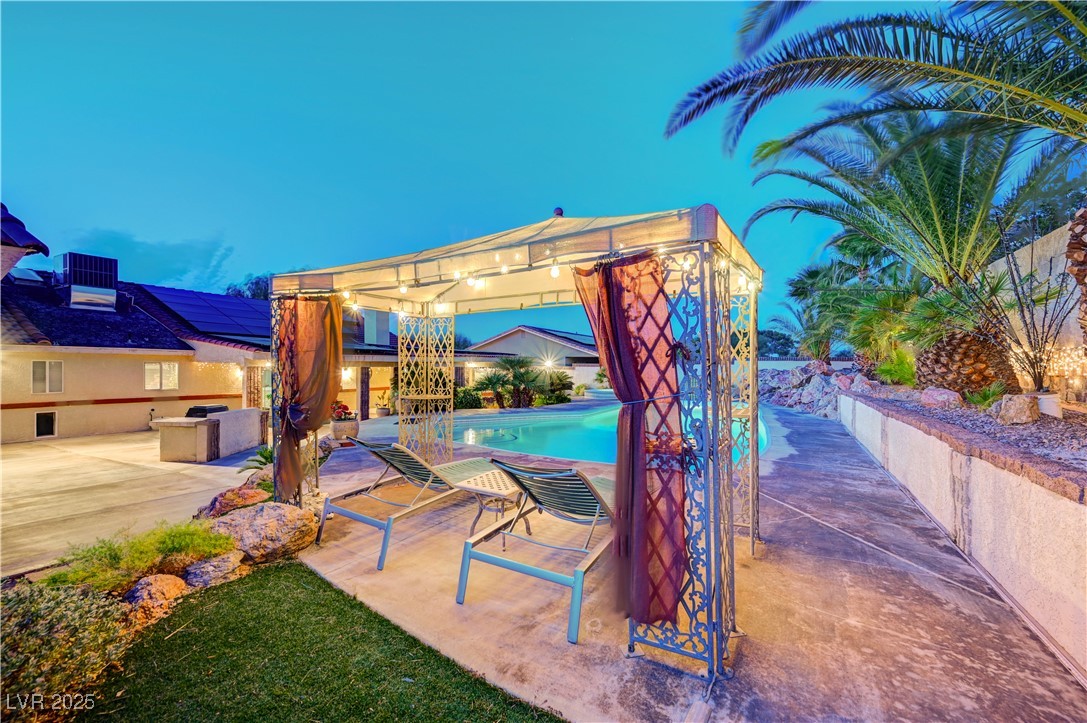 301 East Longacres Drive