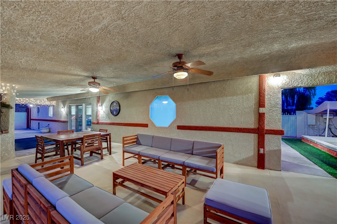 301 East Longacres Drive