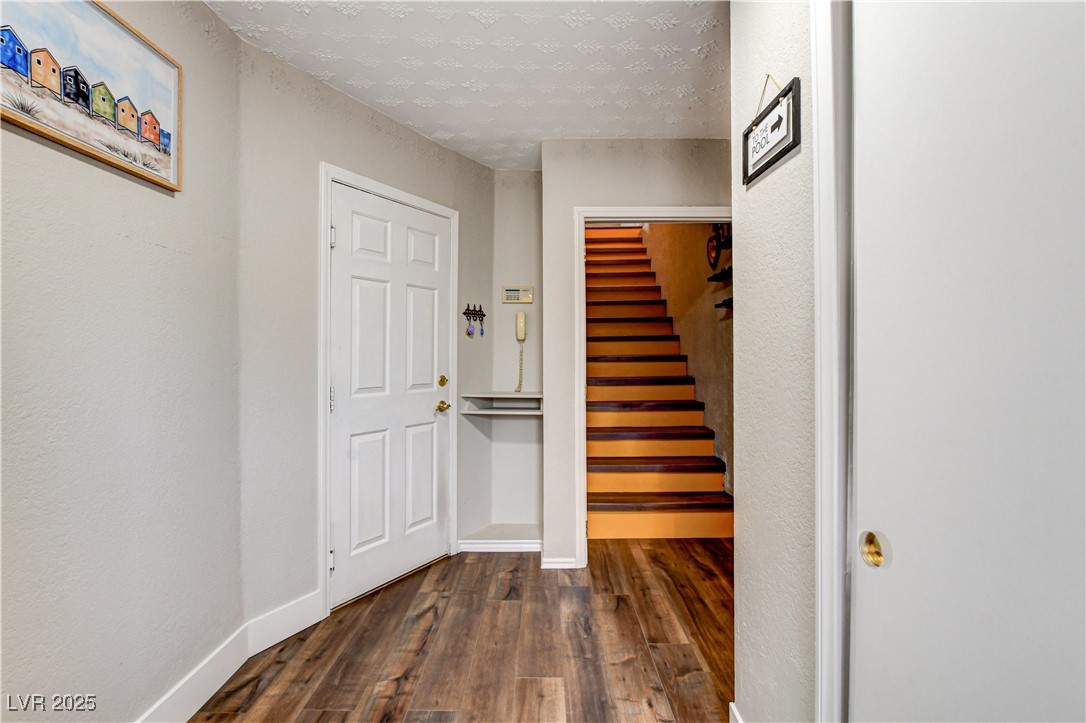 301 East Longacres Drive