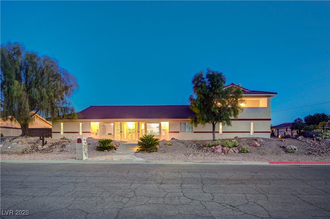 301 East Longacres Drive