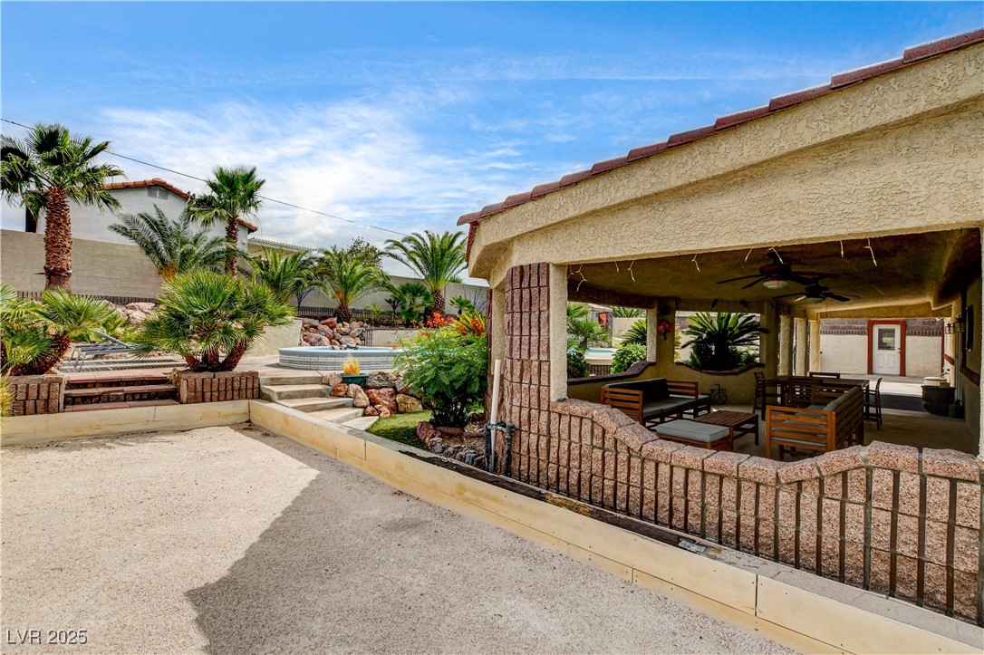 301 East Longacres Drive