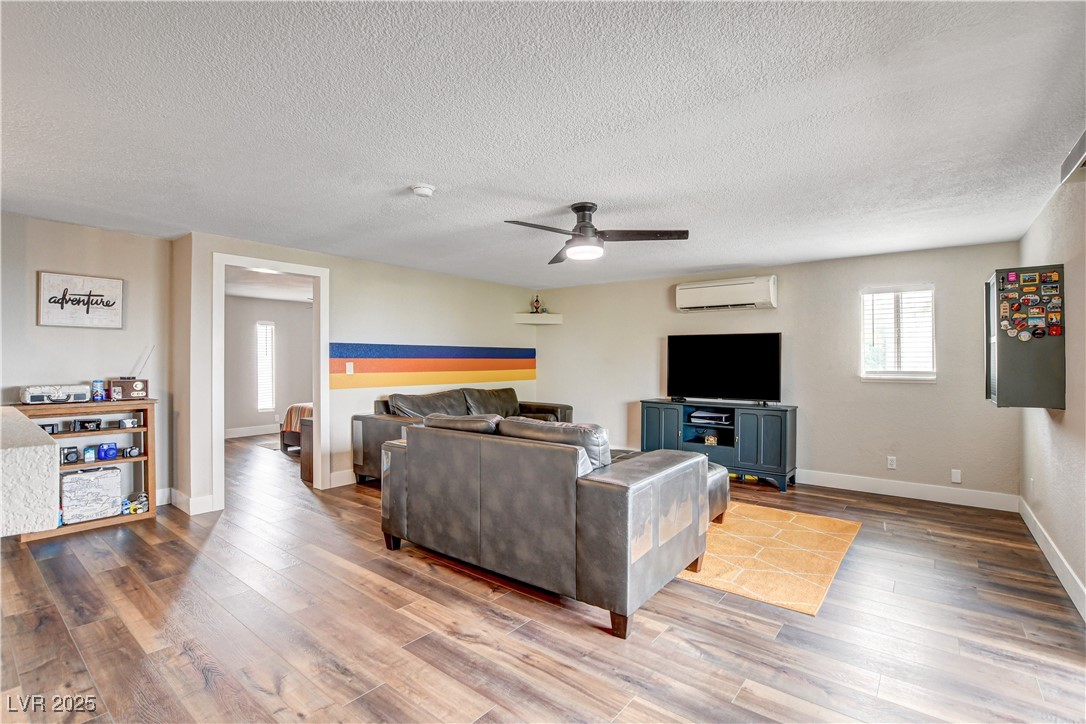 301 East Longacres Drive