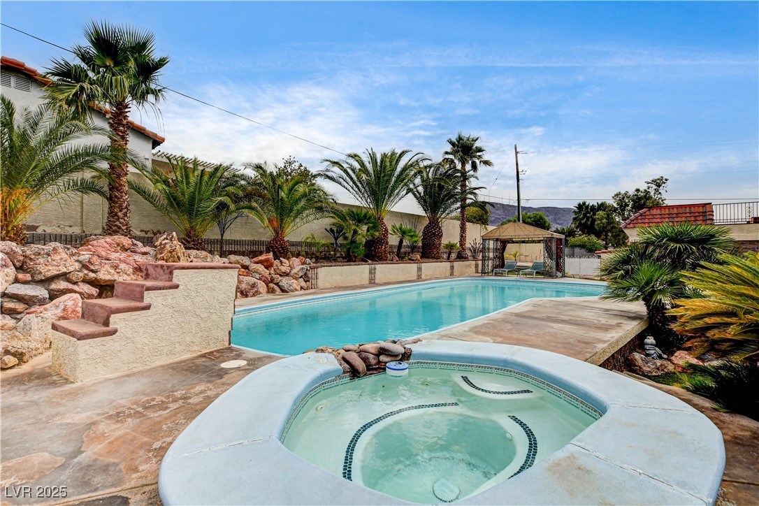 301 East Longacres Drive