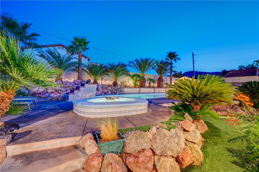 301 East Longacres Drive