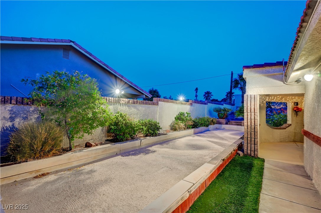 301 East Longacres Drive