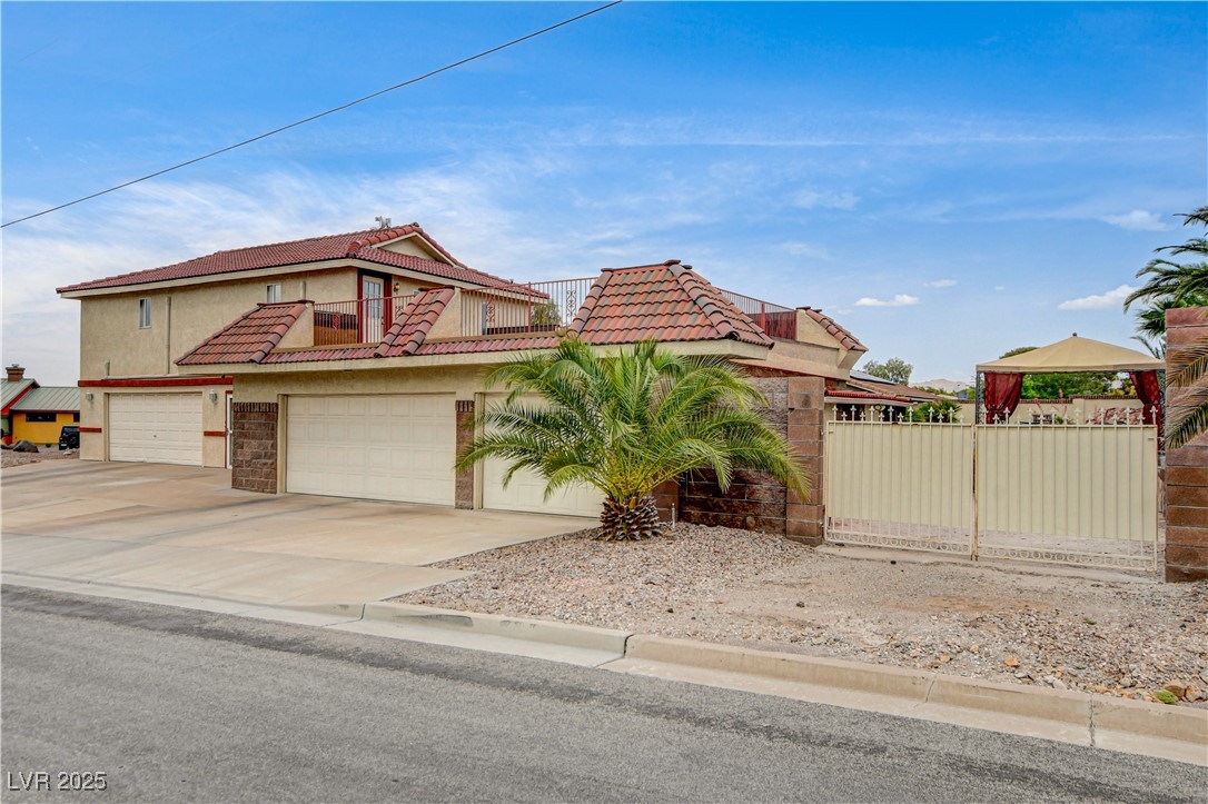 301 East Longacres Drive