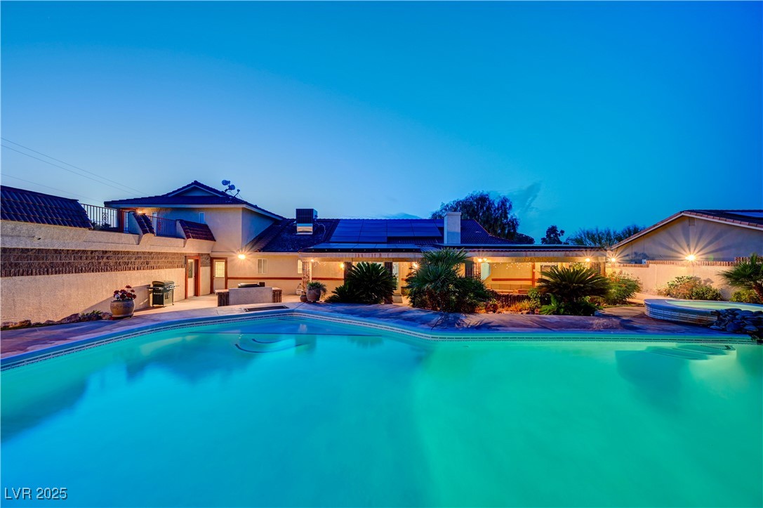 301 East Longacres Drive