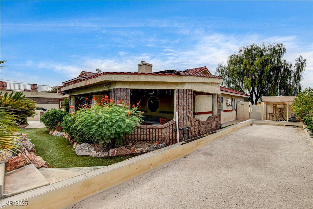 301 East Longacres Drive