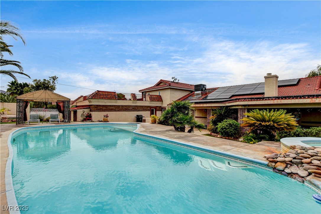 301 East Longacres Drive