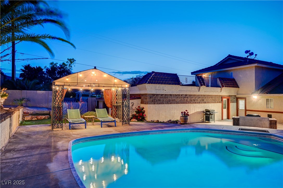 301 East Longacres Drive