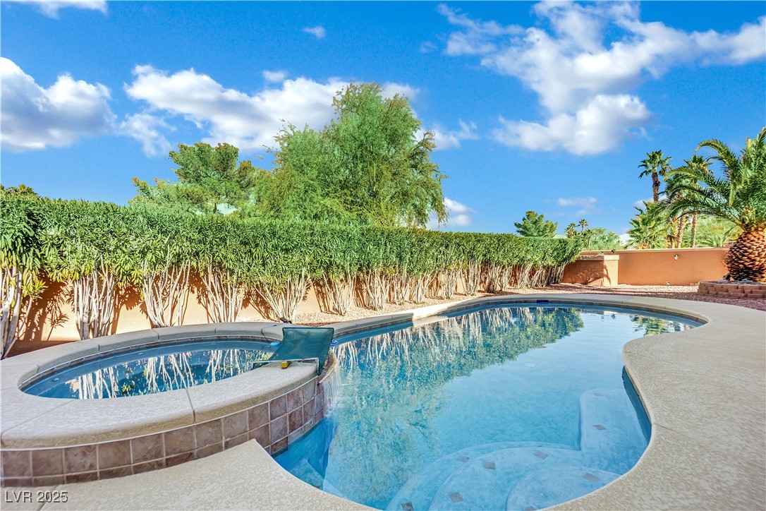 8016 Golfers Oasis Drive