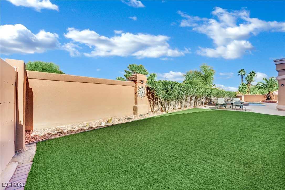 8016 Golfers Oasis Drive