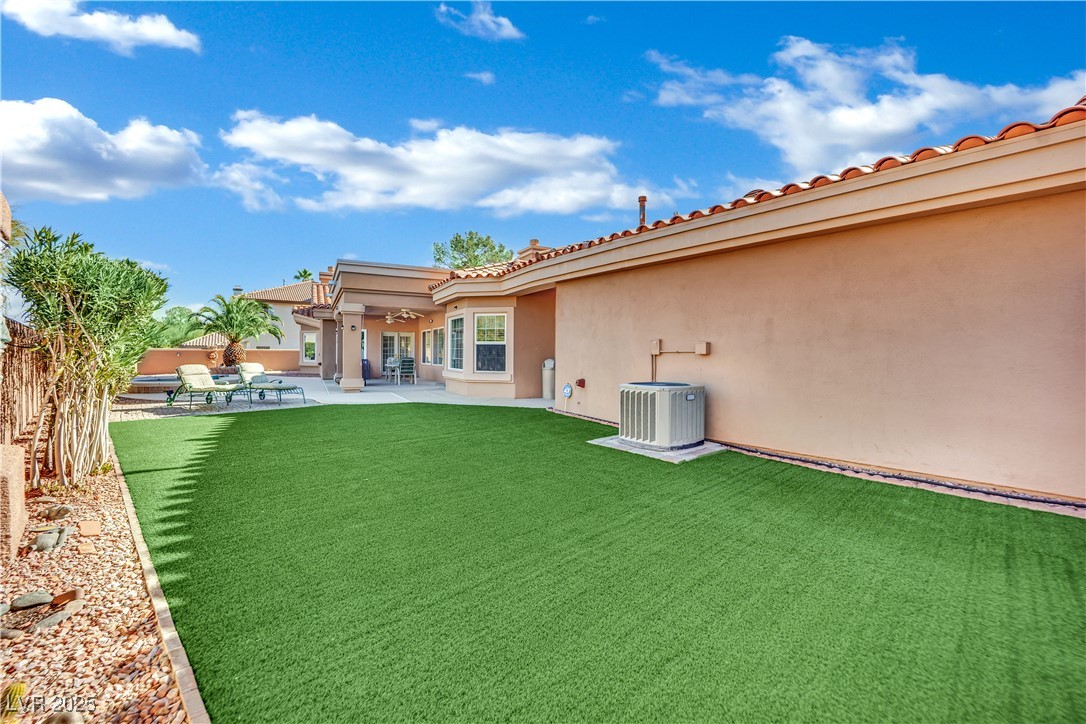 8016 Golfers Oasis Drive