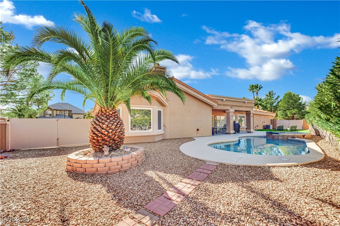 8016 Golfers Oasis Drive