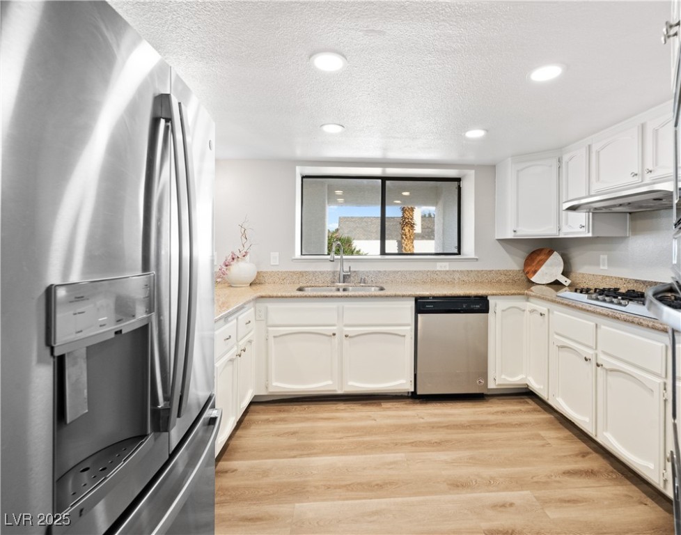 3605 North Torrey Pines Drive