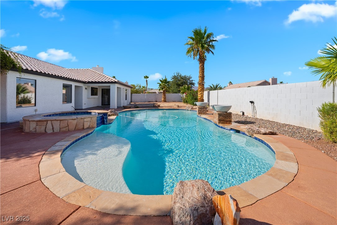 3605 North Torrey Pines Drive