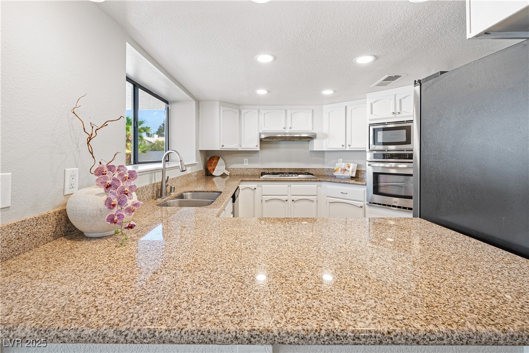 3605 North Torrey Pines Drive