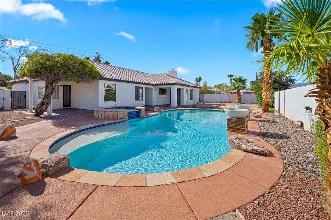 3605 North Torrey Pines Drive