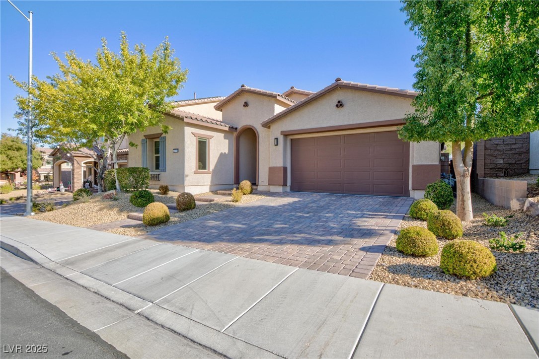 988 Fairway Hill Street