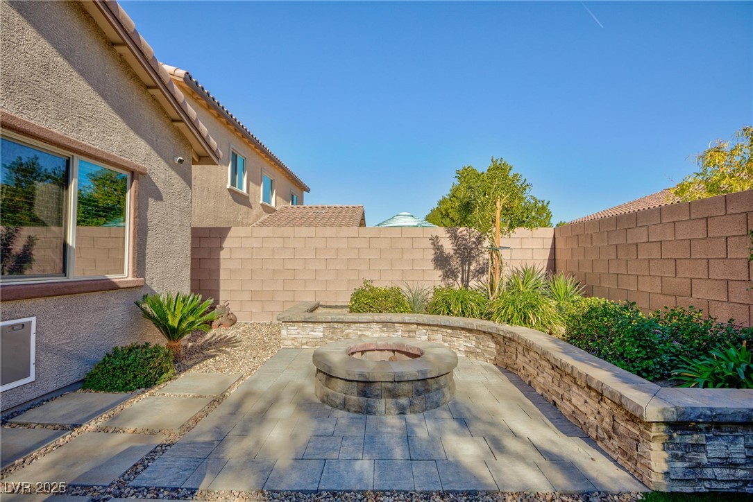 988 Fairway Hill Street