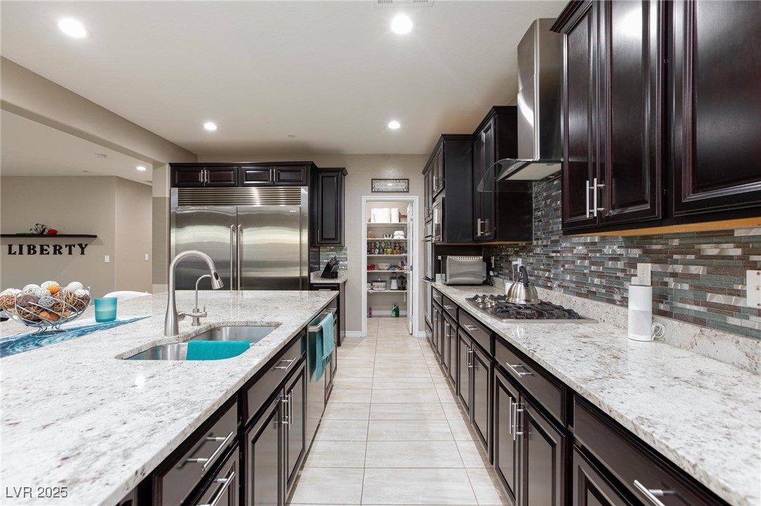 988 Fairway Hill Street