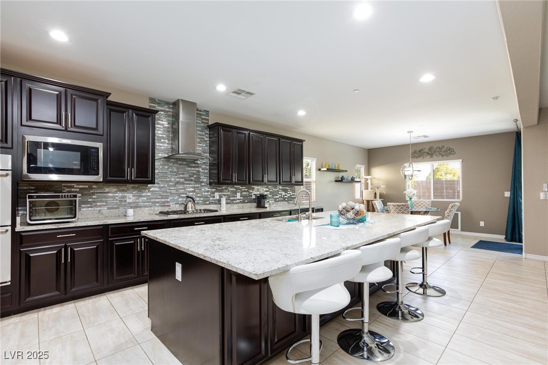 988 Fairway Hill Street