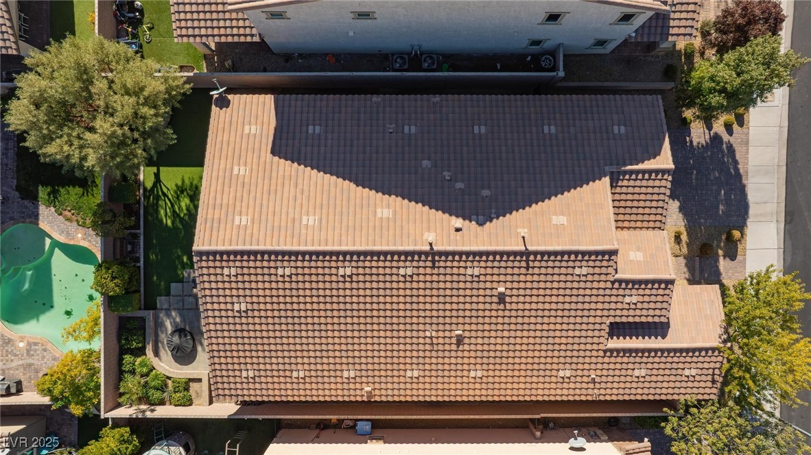 988 Fairway Hill Street