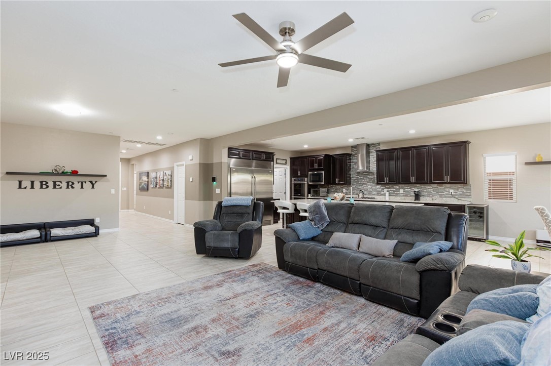 988 Fairway Hill Street