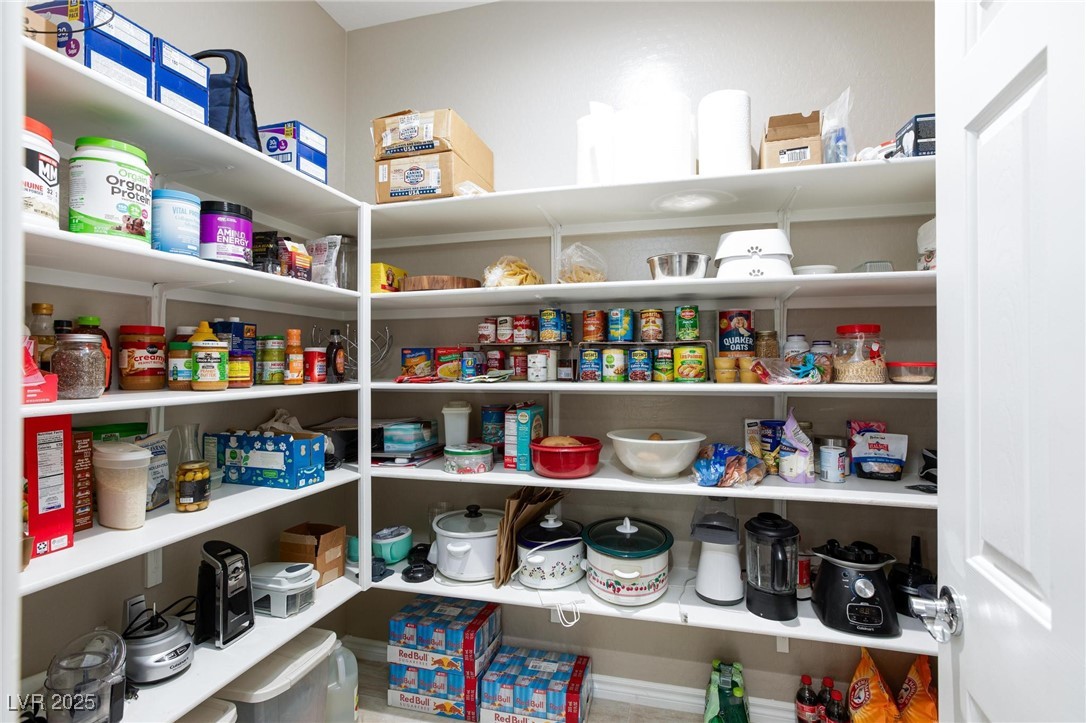 988 Fairway Hill Street