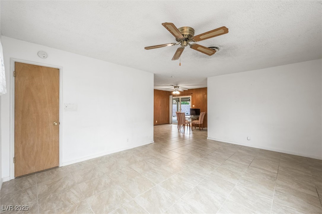 2712 Willoughby Avenue