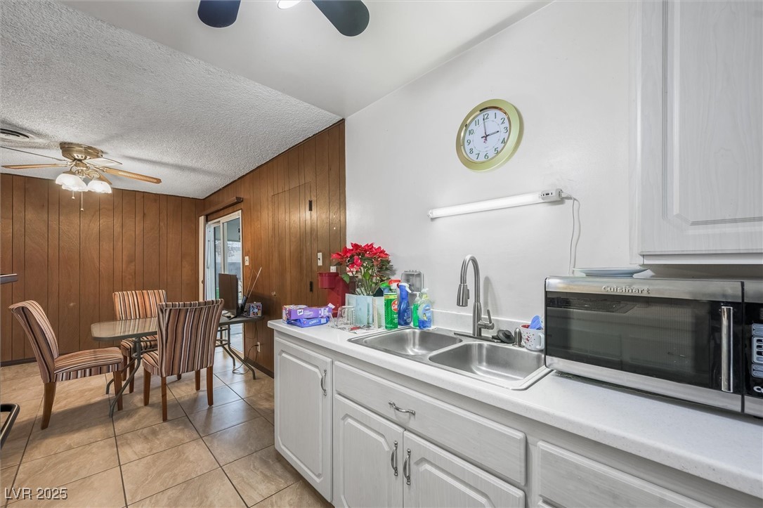 2712 Willoughby Avenue