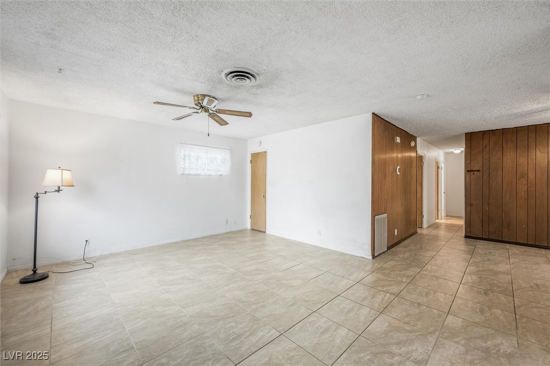 2712 Willoughby Avenue