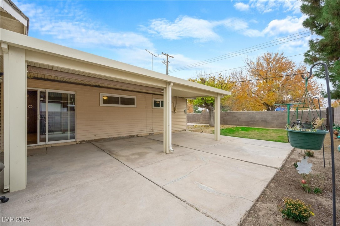 2712 Willoughby Avenue