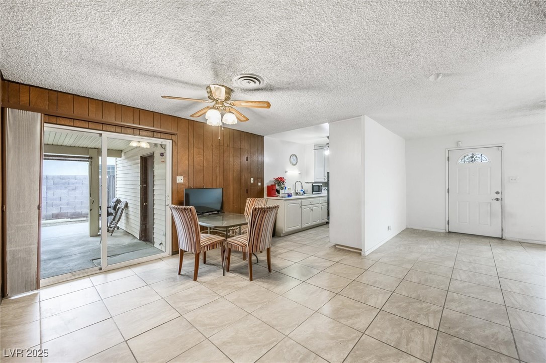 2712 Willoughby Avenue