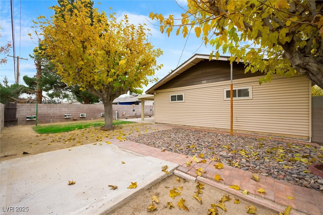 2712 Willoughby Avenue