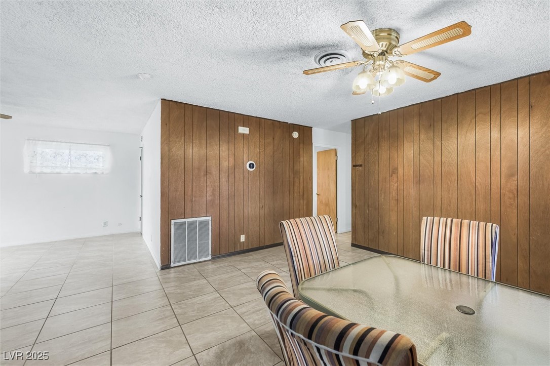 2712 Willoughby Avenue