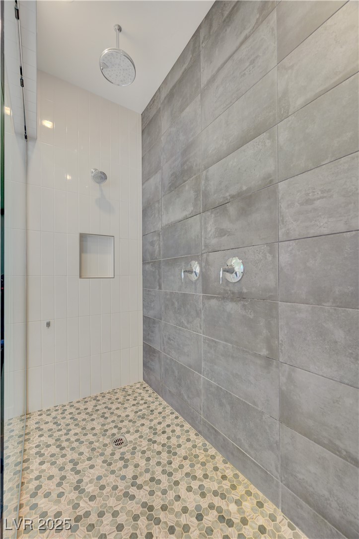 3382 Creek Bend Avenue