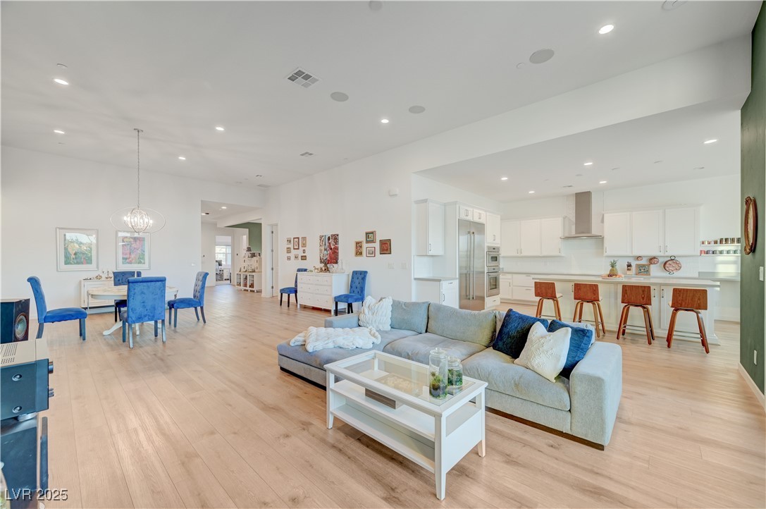 3382 Creek Bend Avenue