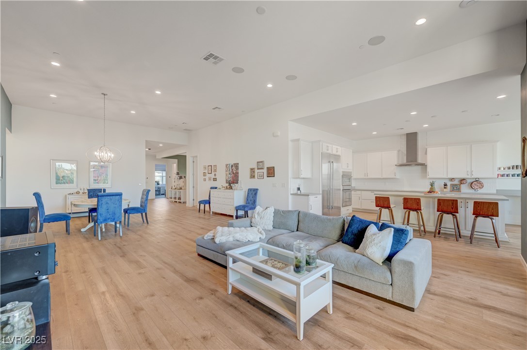 3382 Creek Bend Avenue