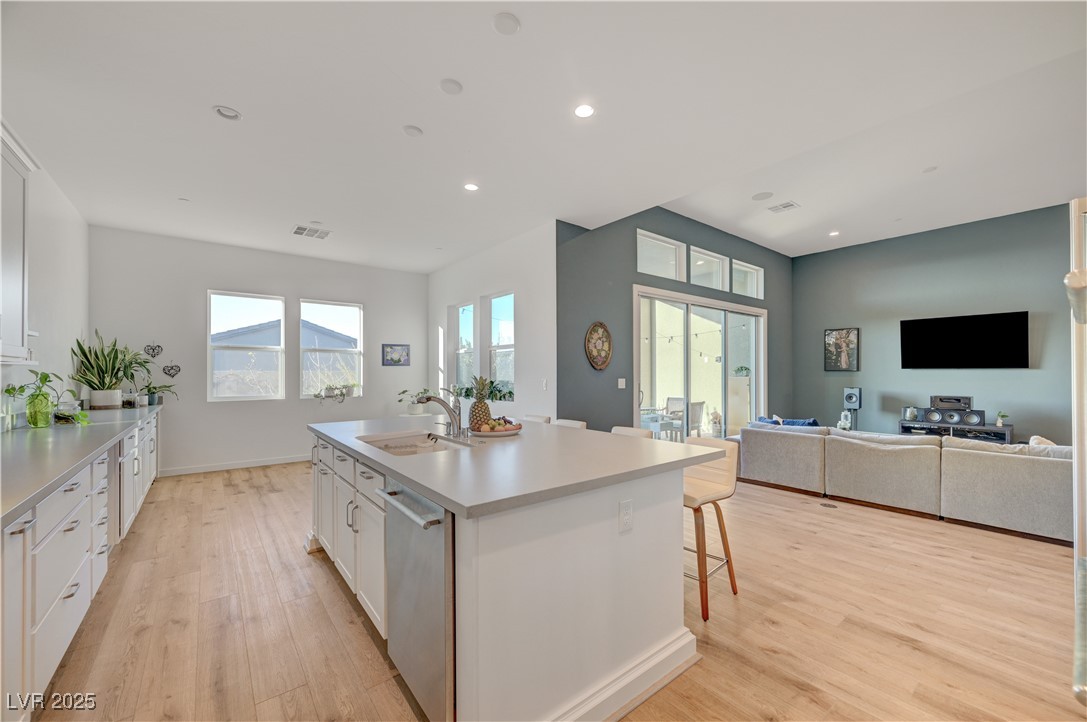 3382 Creek Bend Avenue