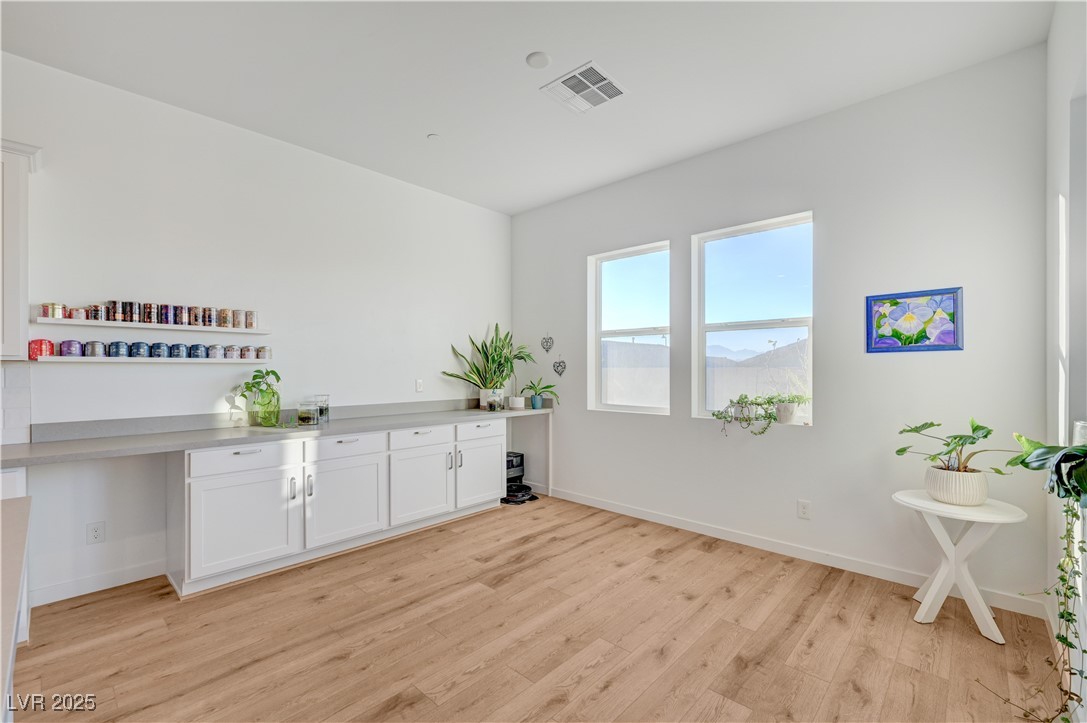 3382 Creek Bend Avenue