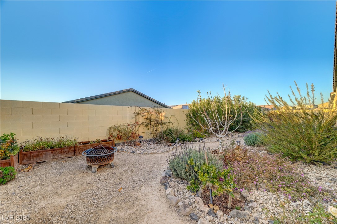 3382 Creek Bend Avenue