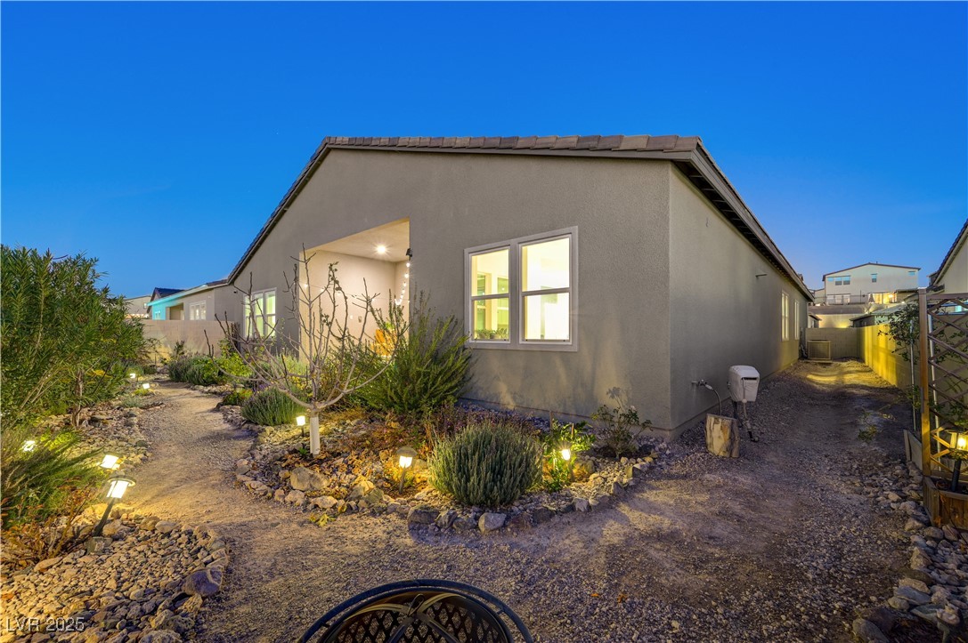 3382 Creek Bend Avenue